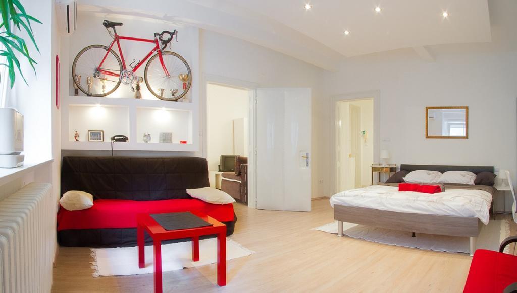 Apartment Red Bike Загреб Стая снимка